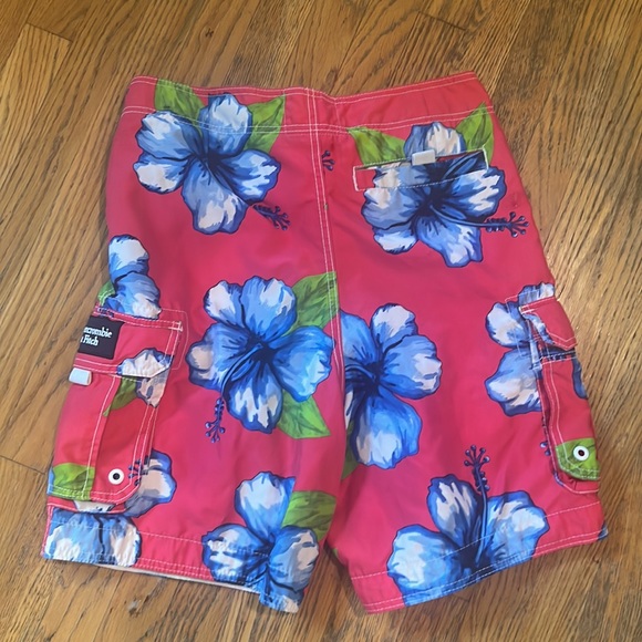 Abercrombie & Fitch board shorts - Picture 3 of 9